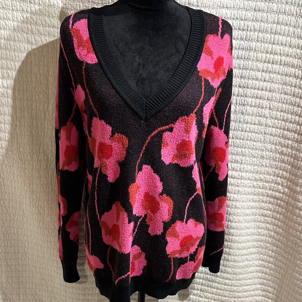 Cabi V-Neck Pullover Sweater with Pink Floral Design Size Small MSRP $139